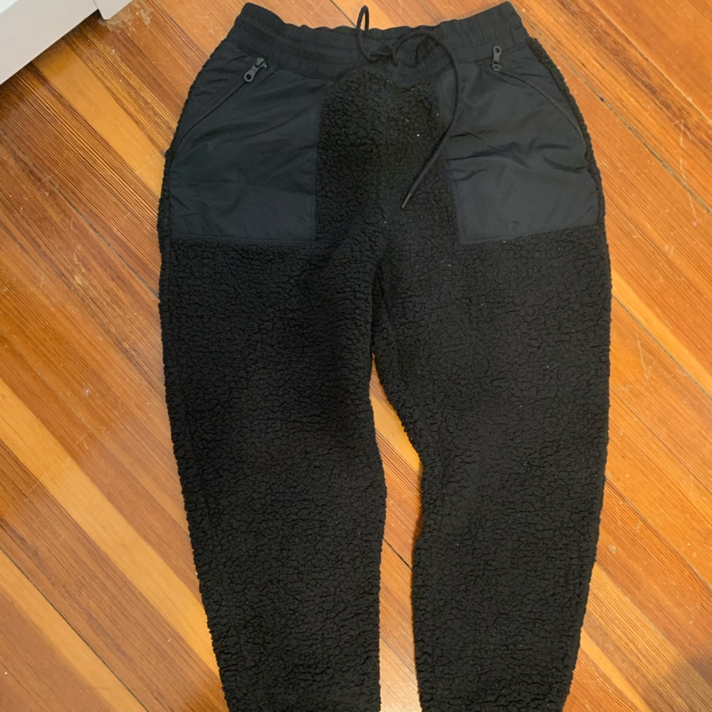 American Eagle Sherpa joggers NWT